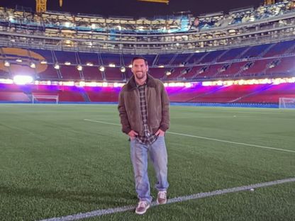 ليونيل ميسي خلال زيارة ملعب كامب نو - 10 نوفمبر 2025 - X/FCBarcelona