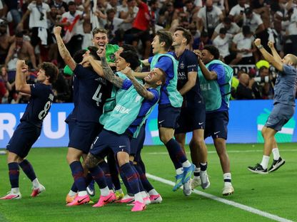 لاعبو باريس سان جيرمان يحتفلون بالتتويج بلقب دوري أبطال أوروبا على حساب أرسنال - 30 مايو 2026 - Reuters