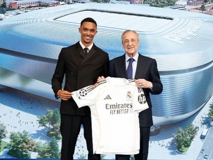 قبل أرنولد.. من هم الـ10 نجوم الذين لعبوا لريال مدريد وليفربول؟