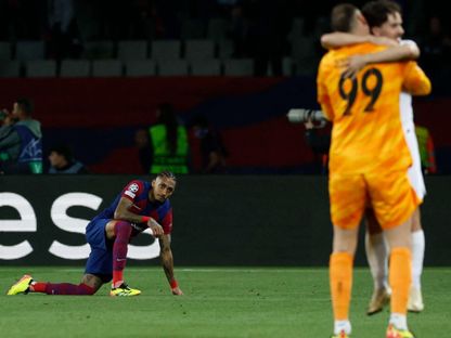 حسرة رافينيا في مباراة برشلونة وباريس سان جيرمان 16-4-2024 - Reuters