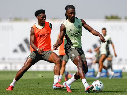 إدواردو كامافينغا وأوريلين تشواميني خلال تدريبات ريال مدريد استعداداً للموسم الجديد - 5 أغسطس 2025 - x/@realmadrid