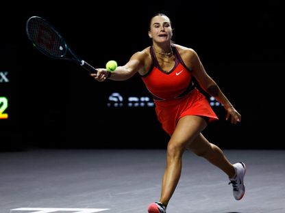 أرينا سابالينكا بمواجهة جيسيكا بيغولا في البطولة الختامية للتنس في الرياض - 4 نوفمبر 2025 - Reuters