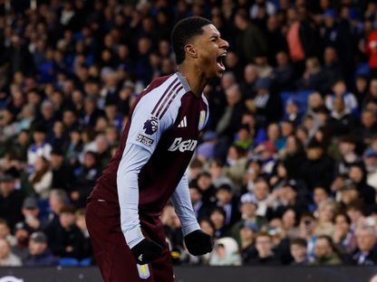 ماركوس راشفورد مهاجم أستون فيلا يحتفل بتسجيل هدف في مرمى برايتون بالدوري الإنجليزي الممتاز - 2 أبريل 2025 - Reuters