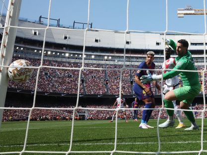 رونالد أراوخو مدافع برشلونة يحتفل بالتسجيل ضد رايو - 22 مارس 2026 - Reuters