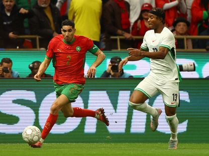 أشرف حكيمي وبرونو أونيمايتشي من مباراة نيجيريا والمغرب بنصف نهائي كأس أمم إفريقيا - 14 يناير 2026 - Reuters