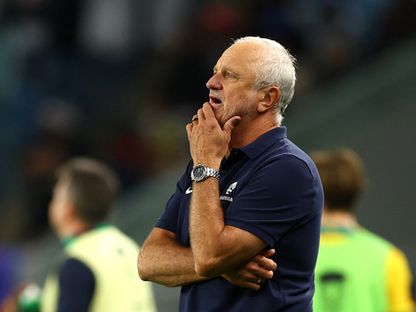 مدرب أستراليا غراهام أرنولد في مباراة كوريا الجنوبية في الدور ربع النهائي من كأس آسيا - 2 فبراير 2024 - Reuters