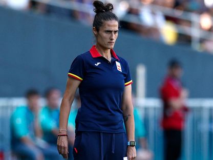 مدربة منتخب سيدات إسبانيا مونتسي تومي خلال مباراة نيجيريا في أولمبياد باريس ٢٠٢٤ -  ٢٨ يوليو ٢٠٢٤ - Reuters