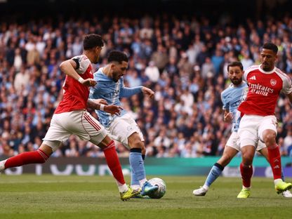 ريان شرقي لاعب مانشستر سيتي في طريقه للتسديد في مرمى أرسنال في الدوري الإنجليزي الممتاز - 19 أبريل 2026 - Action Images via Reuters