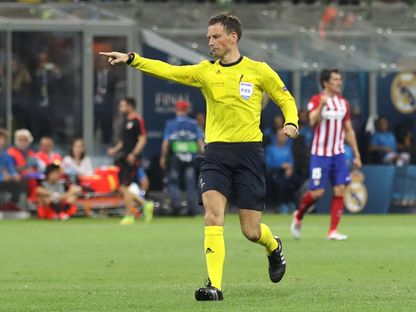 الحكم السابق مارك كلاتنبرغ يعتذر بعد انتقاده فينيسيوس إثر صدامه مع بريستياني