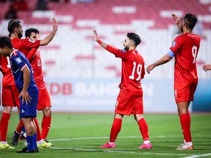 لاعبو البحرين يحتفلون بعد التسجيل بمواجهة نيبال في التصفيات الآسيوية المشتركة - 26 مارس 2024 - the-afc.com