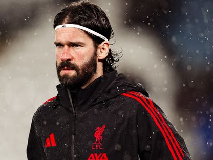 أليسون بيكر حارس ليفربول أثناء الإحماء قبل مواجهة ليدز يونايتد - 6 ديسمبر 2025 - X@LFC