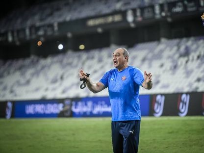 علي ماهر مدرب سيراميكا كليوباترا خلال حصة تدريبية قبل مواجهة الأهلي في نصف نهائي كأس السوبر المصرية - 6 نوفمبر 2025 - facebook/ceramicaclub