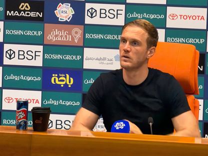 ينز فيسينغ مدرب الاتحاد في مؤتمر صحفي - 8 سبتمبر 2026 - X/@aawsat_spt