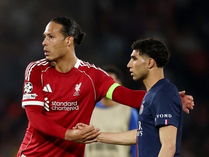 فيرجيل فان دايك وأشرف حكيمي عقب مباراة باريس سان جيرمان وليفربول بدوري أبطال أوروبا - 8 أبريل 2026 - Reuters