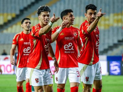 طاهر محمد طاهر مهاجم الأهلي يحتفل بهدفه أمام المصري البورسعيدي بجانب إمام عاشور وأحمد نبيل "كوكا" وأشرف بنشرقي - 8 مايو 2025 - x/ahlyegypt