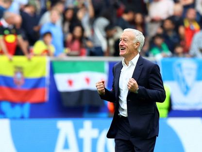 مدرب فرنسا ديدييه ديشان يحتفل بعد الفوز على بلجيكا في دور الـ 16 من يورو 2024 - 1 يوليو 2024 - ٌReuters