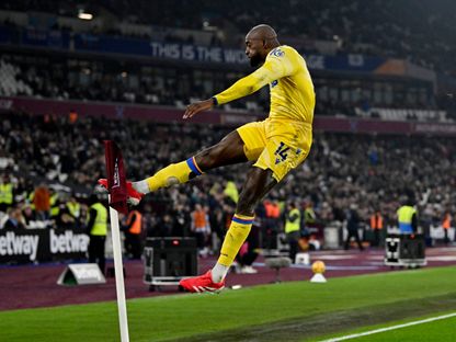 فيليب ماتيتا لاعب كريستال بالاس يحتفل بتسجيل هدف في مرمى وست هام بالدوري الإنجليزي الممتاز - 18 يناير 2025 - Reuters