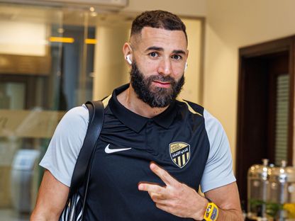 كريم بنزيما لدى توجّه بعثة الاتحاد إلى القصيم لمواجهة الخلود في الدوري السعودي - 23 أغسطس 2024 - X/@ittihad