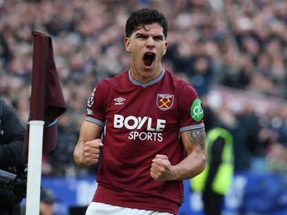 ماتيوس فرنانديز يحتفل بهدفه خلال مباراة وست هام وسندرلاند بالدوري الإنجليزي الممتاز - 24 يناير 2026 - Reuters