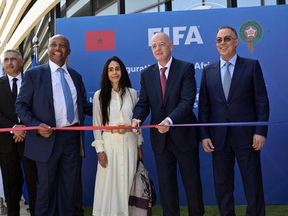 جياني إنفانتينو وزوجته اللبنانية لينا الأشقر رفقة فوزي لقجع وباتريس موتسيبي خلال تدشين مقر فيفا الإقليمي بالرباط - 26 يوليو 2025 - X/@FRMFOFFICIEL