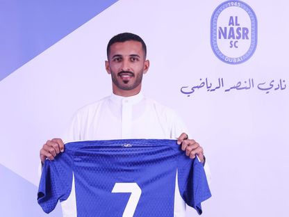 علي مبخوت مهاجم منتخب الإمارات يحمل قميص ناديه الجديد النصر الإماراتي- 7 يوليو 2024 - X/@ALNasrSC