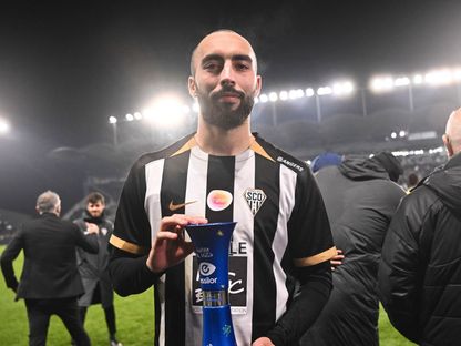 بعد إقصائه من قائمة الجزائر.. حيماد عبدلي على رادار إشبيلية