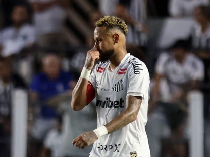 "لا يمكن لأي إنسان تحمّل ذلك".. نيمار يطلق صرخة غضب ضد سانتوس