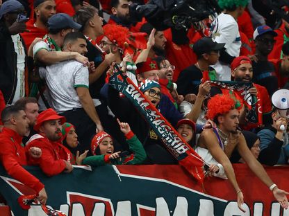 جانب من الجمهور المغربي خلال مواجهة نيجيريا في نصف نهائي كأس أمم إفريقيا - 14 يناير 2026 - Reuters