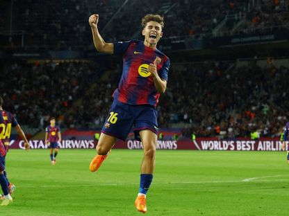 لاعب برشلونة فيرمين لوبيز يحتفل بتسجيل هدف الفريق الخامس ضد أولمبياكوس في دوري أبطال أوروبا - 21 أكتوبر 2025 - ٌReuters