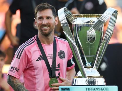 ليونيل ميسي وكأس الدوري الأميركي لكرة القدم بعد فوز إنتر ميامي على فانكوفر وايتكابس - 6 ديسمبر 2025 - Nathan Ray Seebeck-Imagn Images