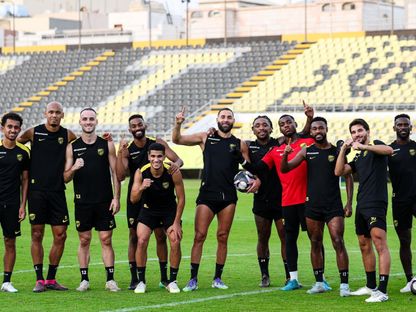 لاعبو الاتحاد في حصة تدريبية استعداداً لمواجهة الأخدود في دوري روشن السعودي - 29 أغسطس 2025 - X/@ittihad