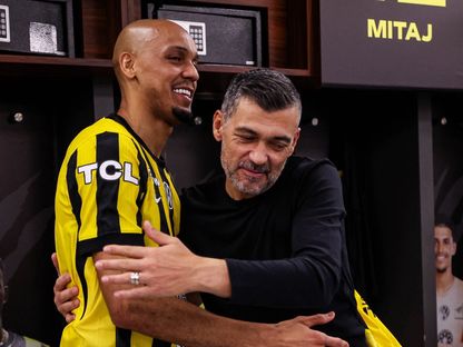 سيرجيو كونسيساو يحتفل ببلوغ فابينيو المباراة 100 مع الاتحاد - 27 فبراير 2026 - X/ittihad