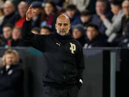 مدرب مانشستر سيتي بيب غوارديولا خلال مباراة بيرنلي في الدوري الإنجليزي الممتاز  - 22 أبريل 2026 - Reuters