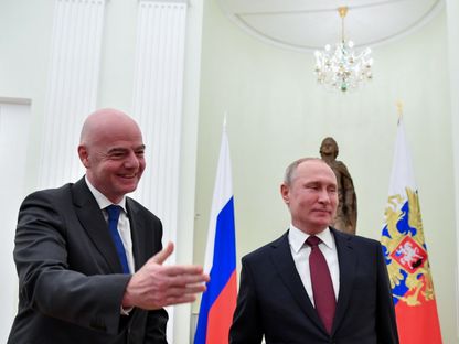 الرئيس الروسي فلاديمير بوتين ورئيس الاتحاد الدولي لكرة القدم (فيفا) جياني إنفانتينو في الكرملين بموسكو - 20 فبراير 2019 - Reuters