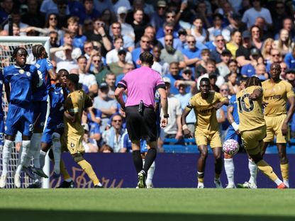 إبريتشي إيزي لاعب كريستال بالاس يسدد داخل مرمى تشيلسي قبل إلغاء الهدف - 17 أغسطس 2025 - Reuters