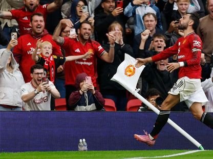 برونو فرنانديز يحتفل بتسجيل هدف فوز مانشستر يونايتد أمام بيرنلي في الدوري الانجليزي 30-8-2025 - Reuters