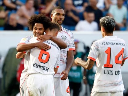 لاعبو بايرن ميونيخ يحتفلون بالهدف الرابع أمام هوفنهايم في الدوري الألماني - 20 سبتمبر 2025 - Reuters