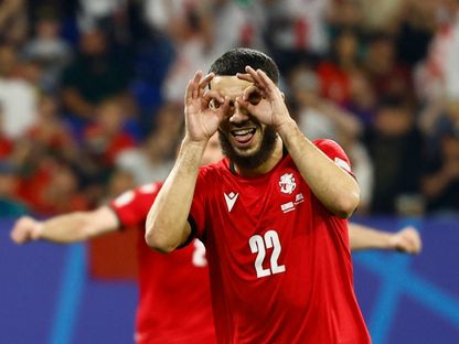 لاعب جورجيا جورج ميكاوتادزه يحتفل بتسجيل الهدف الثاني لمنتخب بلاده في البرتغال - 26 يونيو 2024 - REUTERS