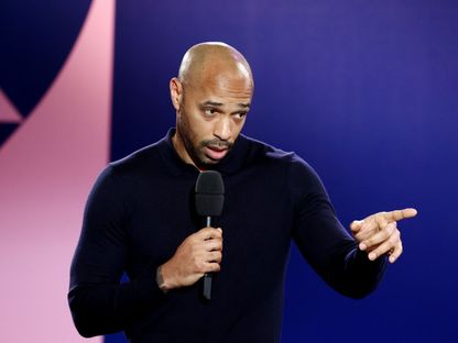 أسطورة كرة القدم الفرنسية تييري هنري خلال قرعة كرة القدم بأولمبياد باريس 2024 - 20 مارس 2024 - ٌReuters