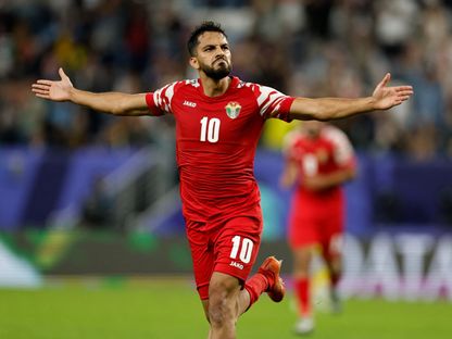 لاعب الأردن موسى التعمري يحتفل بالتسجيل في مرمى ماليزيا بكأس آسيا - 15 يناير 2024 - Reuters