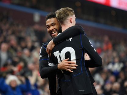 احتفال لاعبي تشيلسي بتسجيل هدف في مرمى أستون فيلا بالدوري الإنجليزي الممتاز - 4 مارس 2026 - Reuters