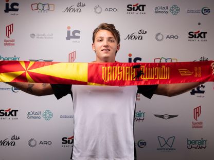 ماتيو ريتيغي يحمل شعار القادسية في معسكره بهولندا - 21 يوليو 2025 - X/@Alqadsiah