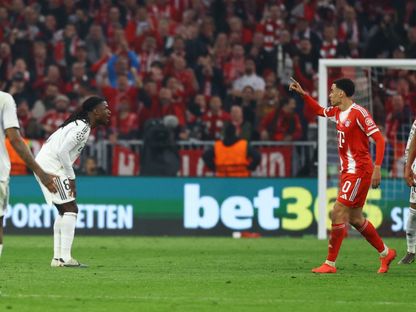 رد فعل إدواردو كامافينغا لاعب ريال مدريد بعد طرده بمواجهة بايرن ميونيخ في إياب ربع نهائي دوري أبطال أوروبا - 16 أبريل 2026 - Reuters