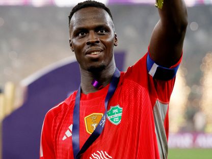 إدوارد ميندي حارس الأهلي السعودي يحتفل بالتتويج بدوري أبطال آسيا للنخبة - 25 أبريل 2026 - Reuters