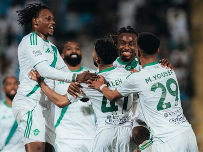 احتفال لاعبي الأهلي بتسجيل هدف في مرمى الرياض بالدوري السعودي - 26 فبراير 2026 - X/@ALAHLI_FC