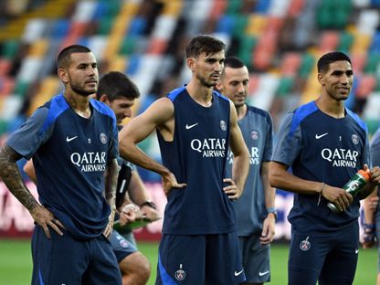 حكيمي وفابيان رويز ولوكاس هيرنانديز في آخر حصة تدريبية قبل مواجهة توتنهام في السوبر الأوروبي - 12 أغسطس 2025 - Reuters