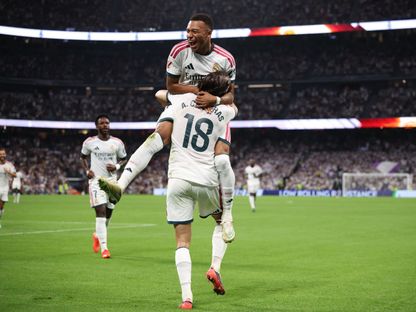 مبابي يحتفل مع ألفارو كاريراس بعد هدف ريال مدريد ضد رايو فايكانو - 12 سبتمبر 2026 - Reuters
