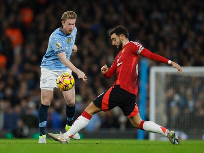 برونو فرنانديز وكيفن دي بروين خلال مباراة بين مانشستر يونايتد ومانشستر سيتي بالدوري الإنجليزي الممتاز - 15 ديسمبر 2024 - Reuters