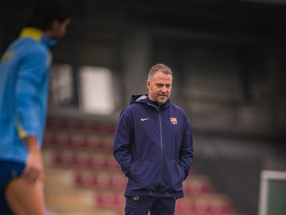 هانزي فليك خلال تدريب لبرشلونة - 27 فبراير 2026 - X/@FCBarcelona_es