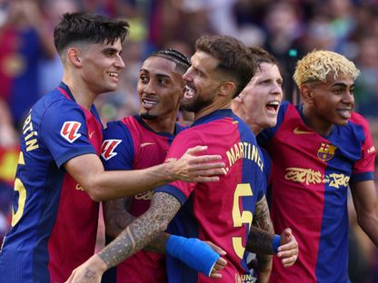 لاعبو برشلونة يحتفلون بتسجيل هدف في شباك ريال مدريد ضمن الدوري الإسباني - 11 مايو 2025 - REUTERS